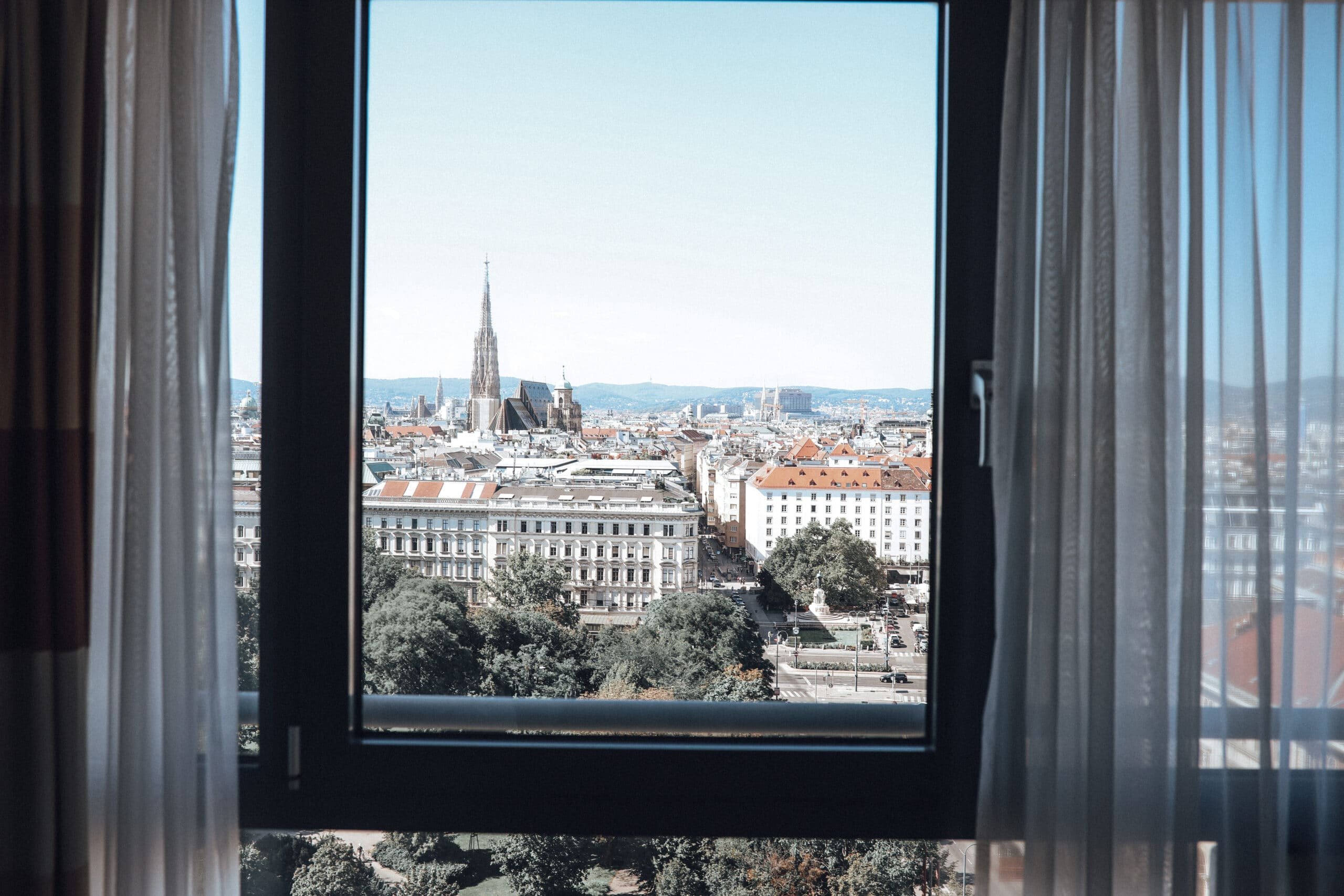 Blick aus einer besonderen Wiener Wohnung über die Dächer der Stadt